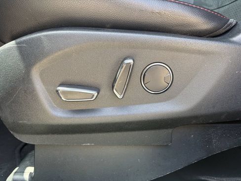 Used 2018 Ford Explorer XLT w/ Equipment Group 202A FWD image 11