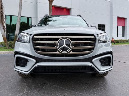 Used 2025 Mercedes-Benz GLS 580 GLS 580 image 13