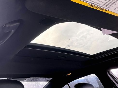 Used 2020 Dodge Charger SXT w/ Leather Interior Group image 17