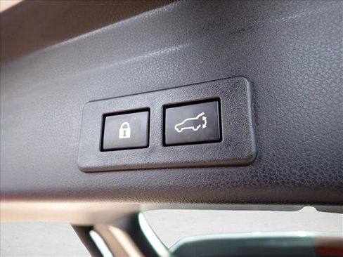Used 2023 Subaru Ascent Limited AWD/4WD image 9