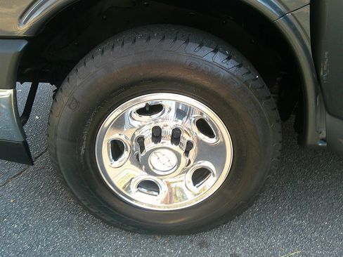 Used 2017 Chevrolet Express 3500 LT w/ LT Preferred Equipment Group image 40