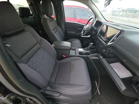 Used 2025 Nissan Frontier SV image 23