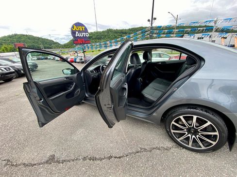 Used 2013 Volkswagen Jetta TDI FWD image 14