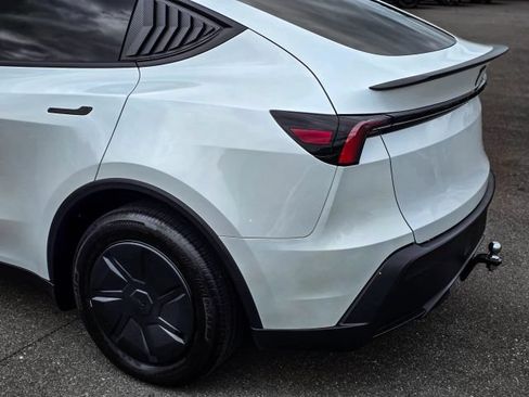 Used 2026 Tesla Model Y AWD image 8
