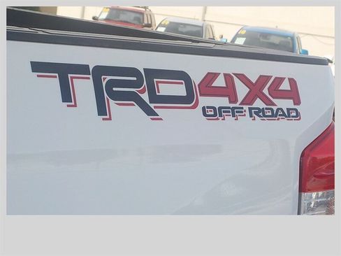 Used 2018 Toyota Tundra Limited w/ Limited Premium Package AWD/4WD image 31