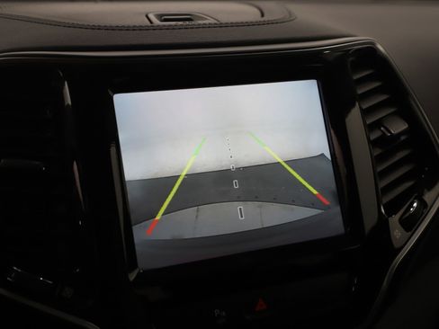 Used 2020 Jeep Cherokee Limited image 28