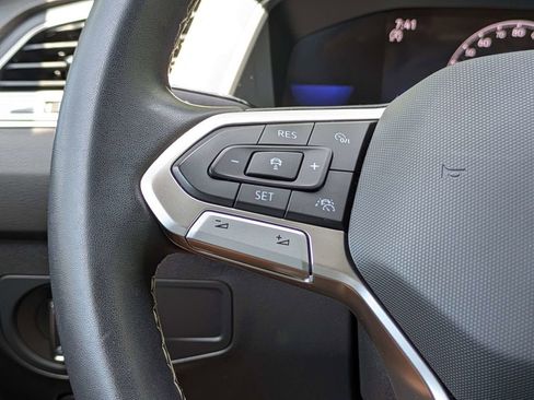 Used 2023 Volkswagen Tiguan SE FWD image 25