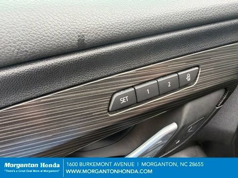 Used 2024 GMC Terrain SLT AWD/4WD image 12