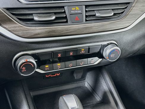 Used 2025 Nissan Altima 2.5 SV FWD image 22