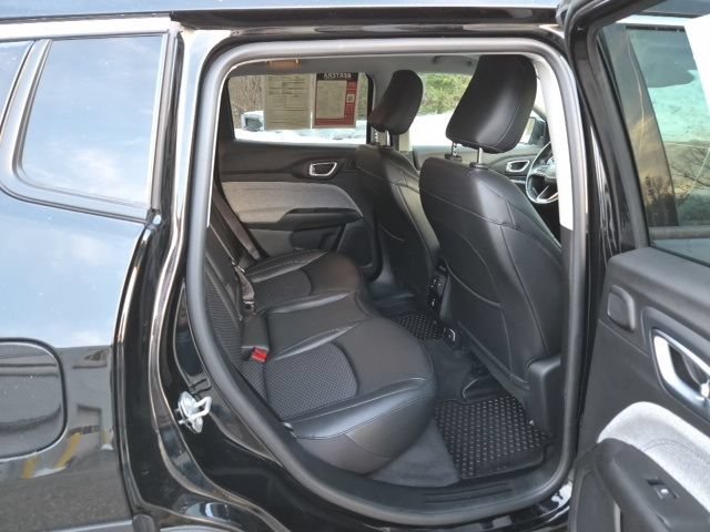 Used 2022 Jeep Compass Latitude w/ Sun and Sound Group AWD/4WD image 13