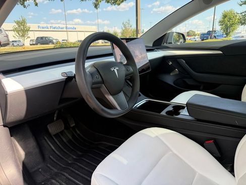 Used 2023 Tesla Model 3 Standard Range RWD image 9