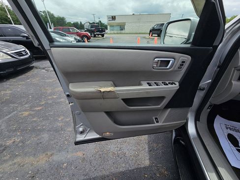 Used 2010 Honda Pilot Touring image 17