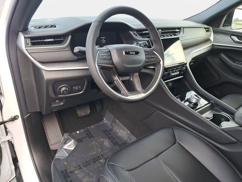 New 2025 Jeep Grand Cherokee L Limited w/ Black Appearance Package AWD/4WD image 18