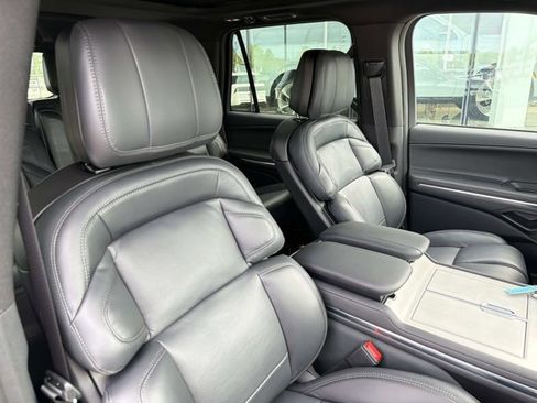 New 2026 Lincoln Navigator Reserve AWD/4WD image 18