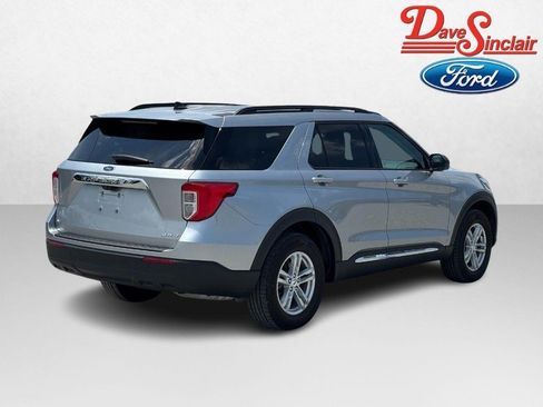 Used 2023 Ford Explorer XLT AWD/4WD image 7