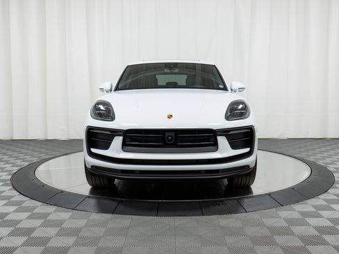 Used 2025 Porsche Macan image 10