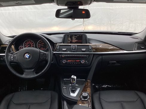 Used 2014 BMW 320i xDrive Sedan image 30