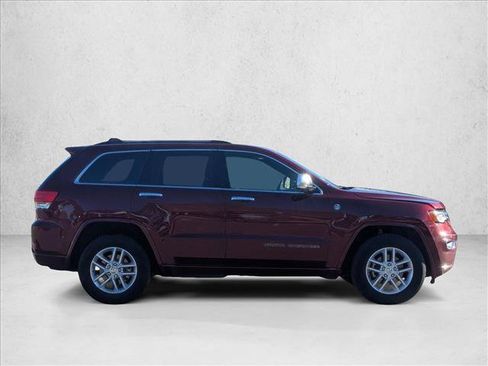 Used 2017 Jeep Grand Cherokee Overland image 4