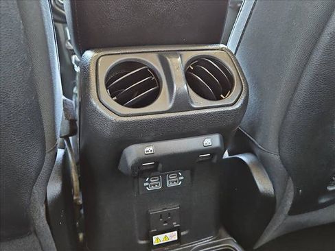 Used 2021 Jeep Wrangler Unlimited Rubicon AWD/4WD image 17