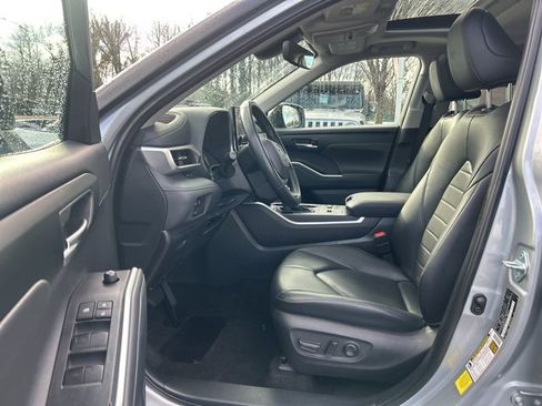 Used 2024 Toyota Highlander XLE image 15