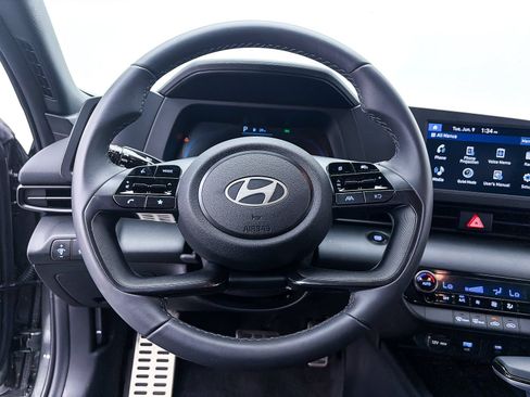 Used 2025 Hyundai Elantra Sport FWD image 25