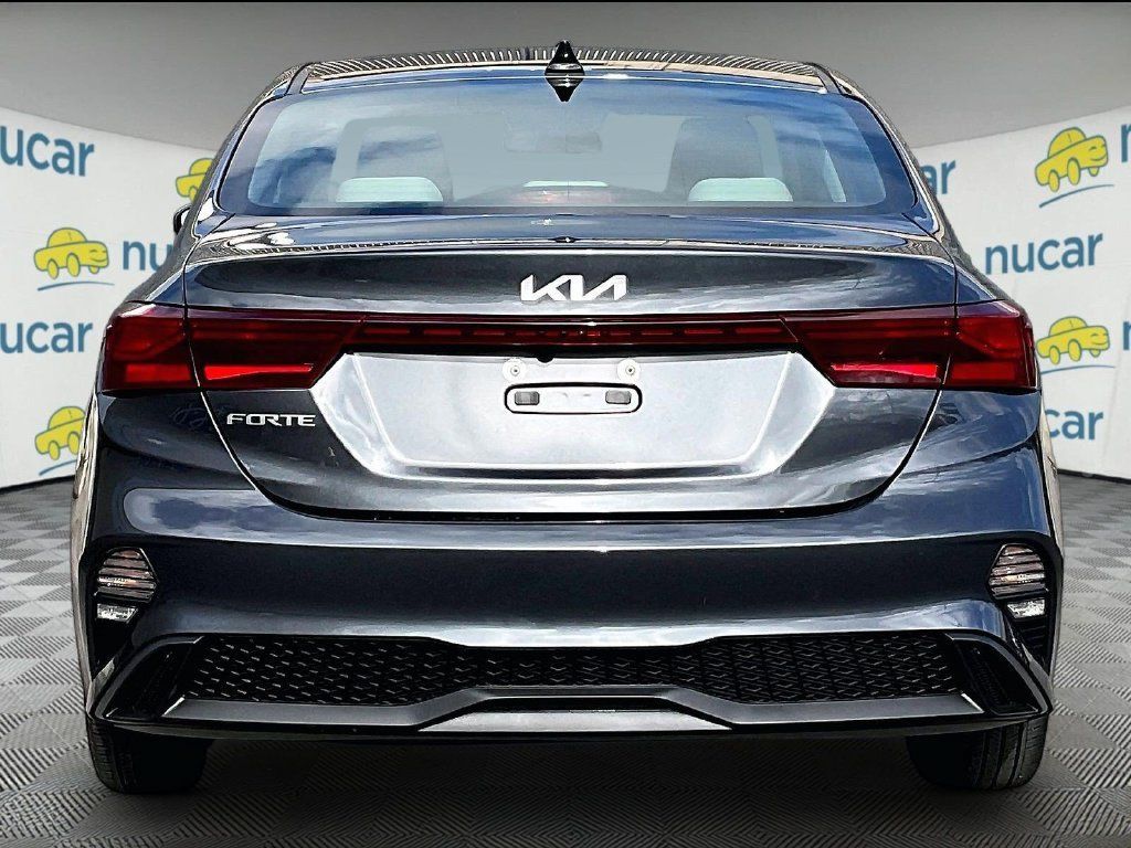 Used 2023 Kia Forte LXS w/ LXS Technology Package FWD image 4