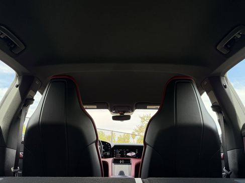 Certified 2022 Porsche Taycan 4S image 37