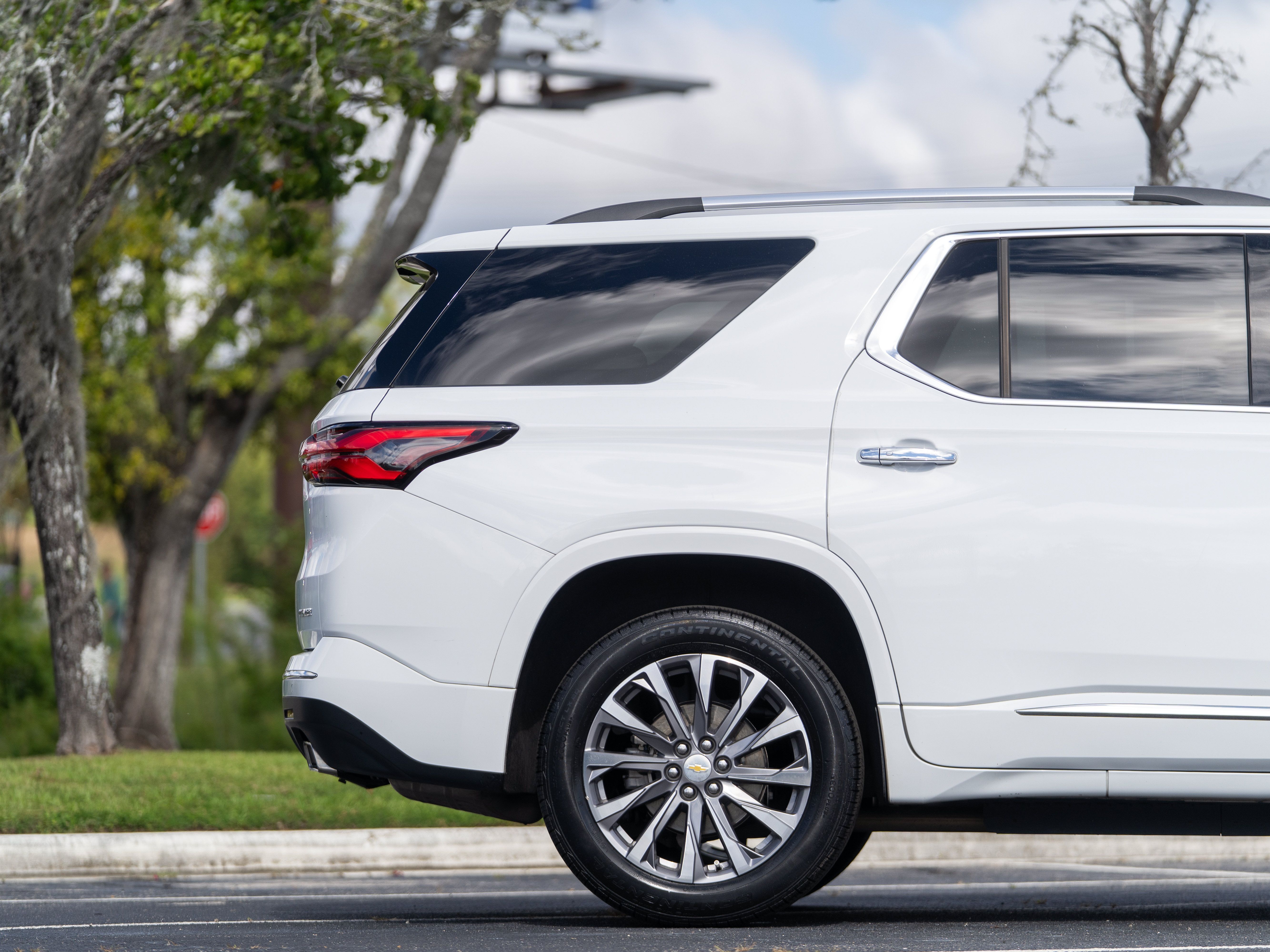 Used 2022 Chevrolet Traverse Premier w/ LPO, Floor Liner Package FWD image 6