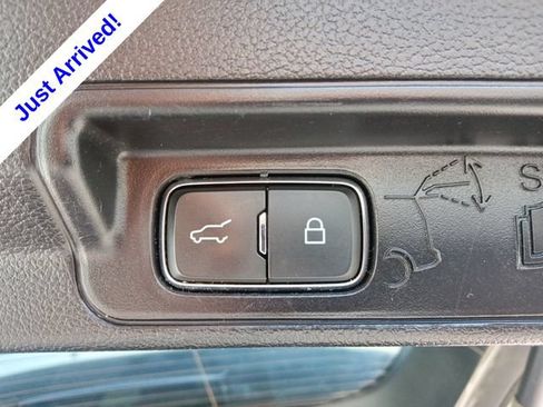 Used 2021 Ford Explorer XLT AWD/4WD image 31