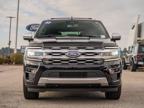 Certified 2023 Ford Expedition Platinum image 3