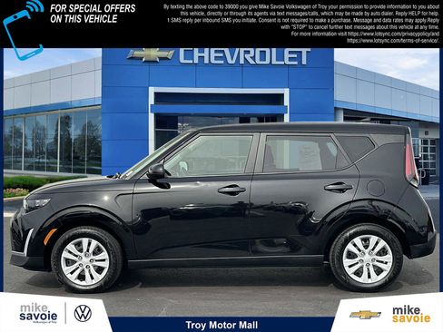 Used 2023 Kia Soul LX FWD image 2