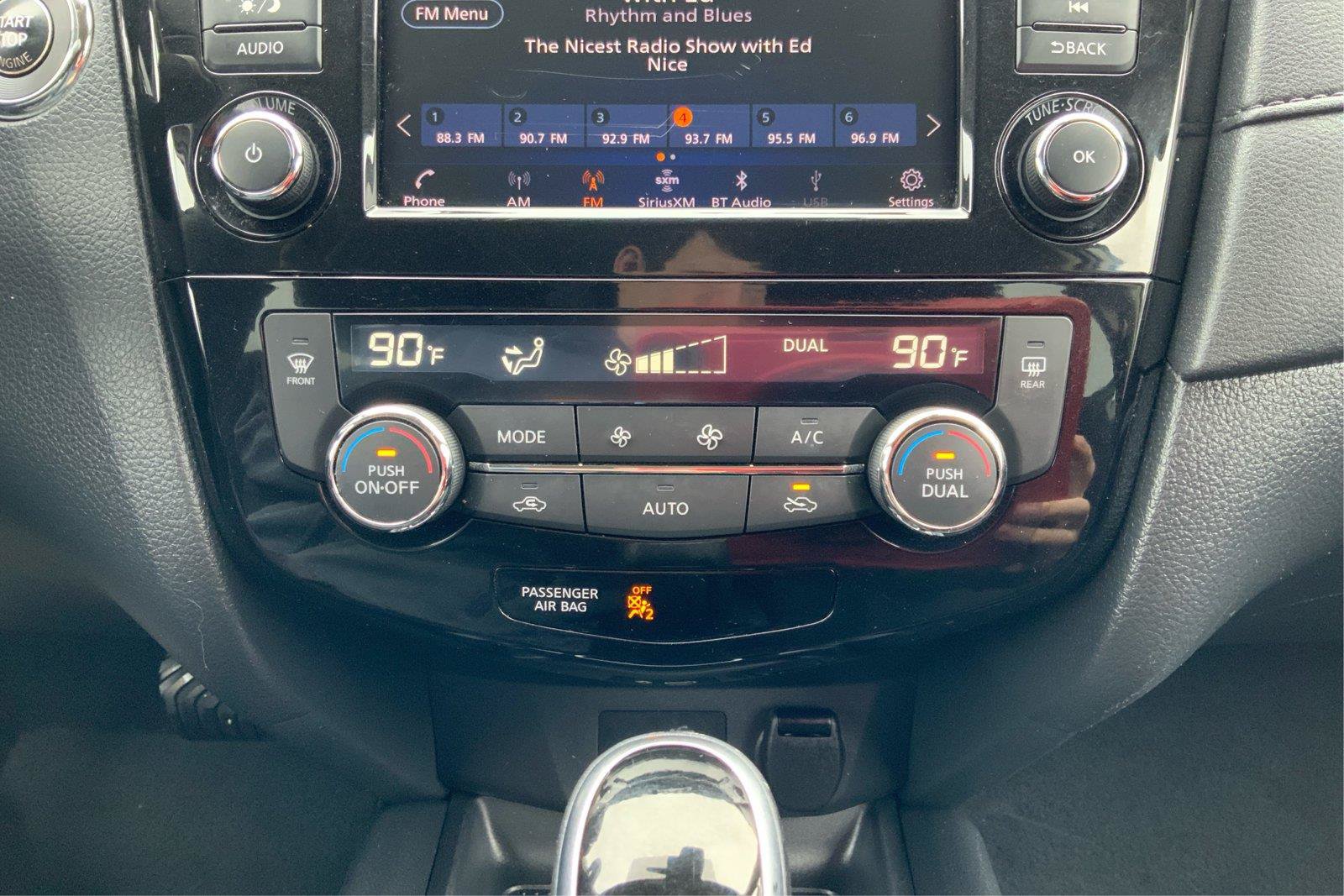 Used 2020 Nissan Rogue SV AWD/4WD image 33