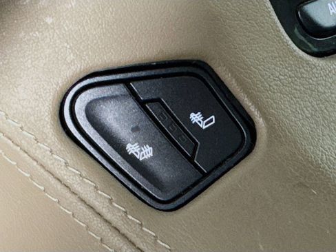 Used 2020 GMC Yukon XL SLT image 21