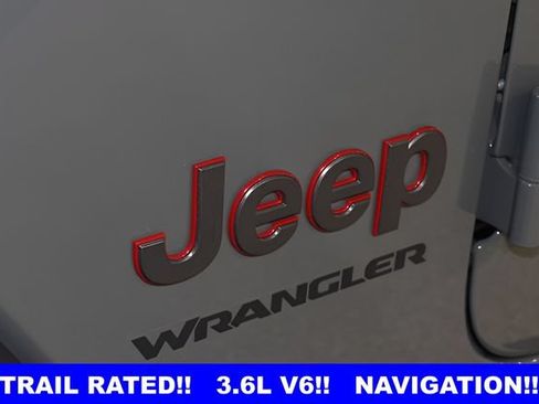 Used 2023 Jeep Wrangler Unlimited Rubicon w/ Cold Weather Group AWD/4WD image 36