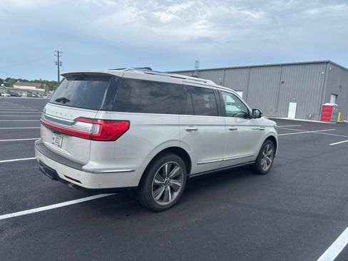 Used 2019 Lincoln Navigator Reserve AWD/4WD image 11