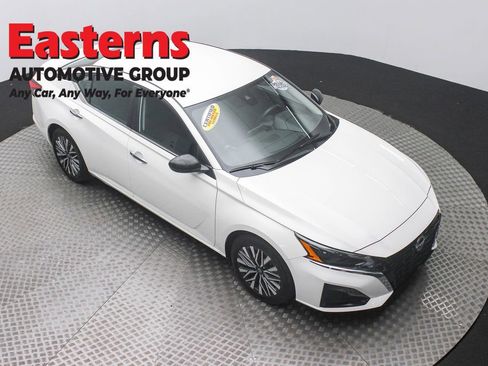 Used 2025 Nissan Altima 2.5 SV image 3