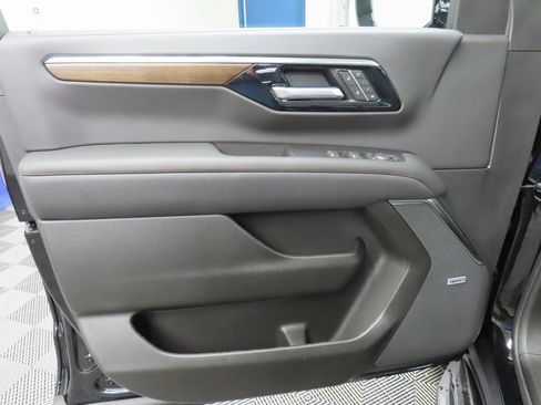 Used 2025 Chevrolet Suburban High Country w/ Sun And Tow Package image 70