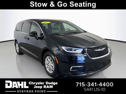 Used 2025 Chrysler Pacifica Select