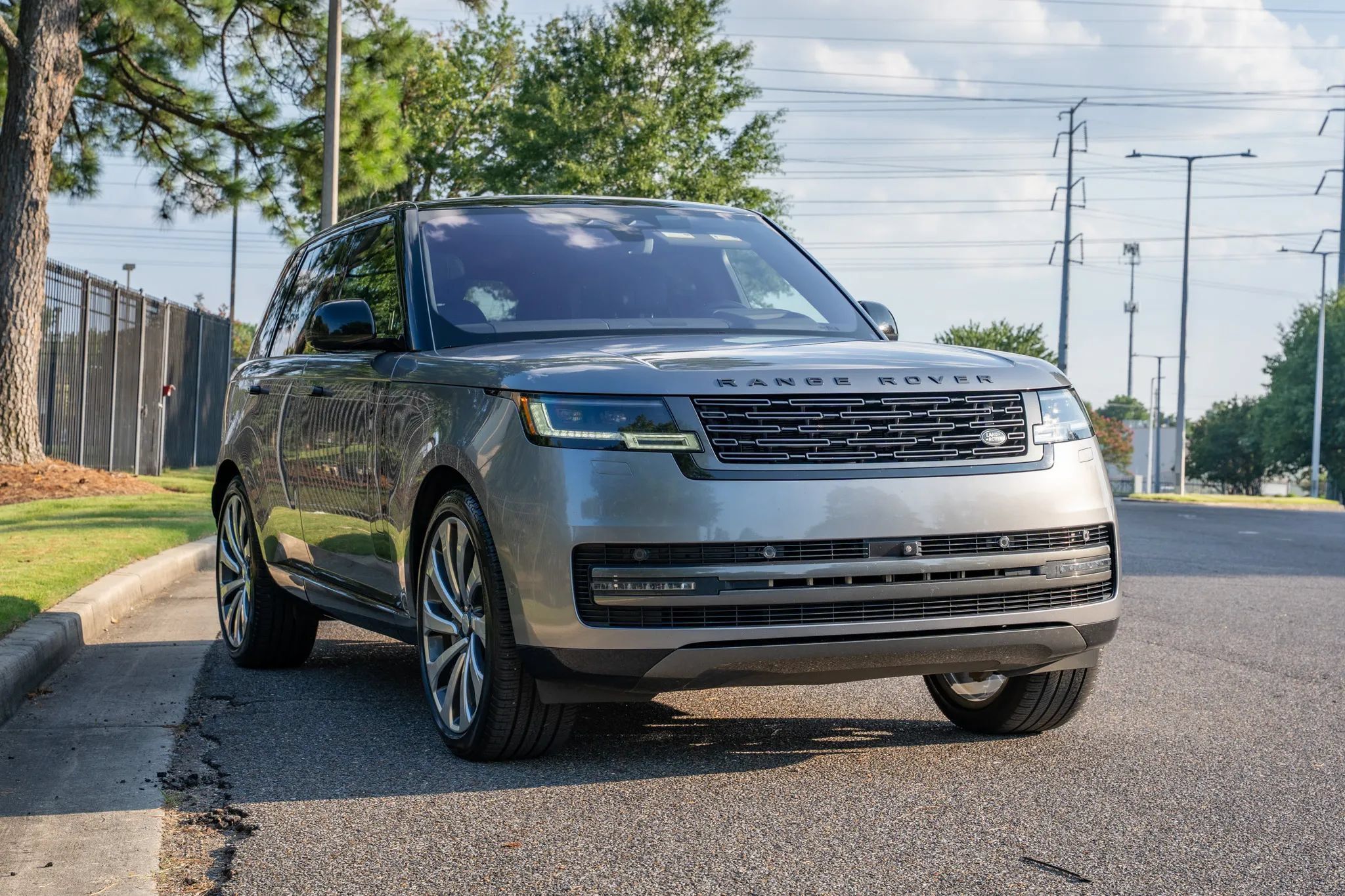 Used 2023 Land Rover Range Rover SE AWD/4WD image 3