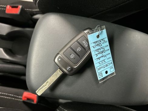 Used 2023 Hyundai Venue SEL w/ Cargo Package image 12