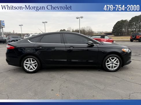 Used 2016 Ford Fusion SE image 4