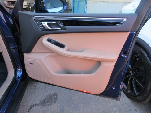 Used 2024 Porsche Macan image 20