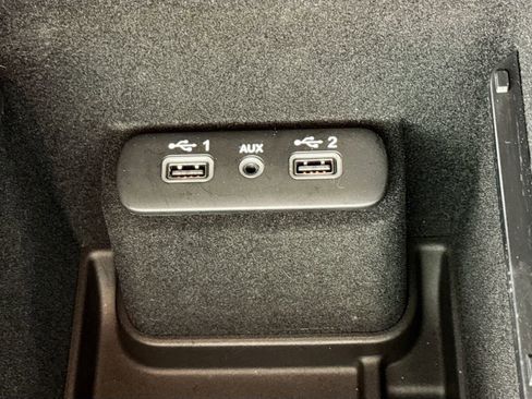 Used 2022 Chrysler 300 Touring w/ Sport Appearance Package image 17