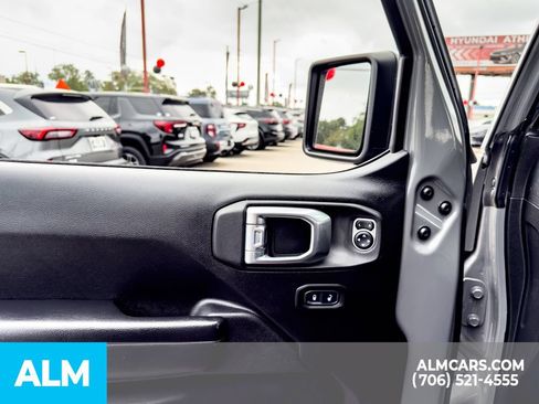 Used 2021 Jeep Wrangler Unlimited Rubicon w/ Cold Weather Group AWD/4WD image 9