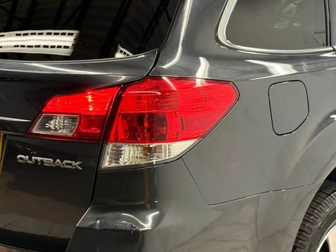 Used 2011 Subaru Outback 2.5i Premium AWD/4WD image 10