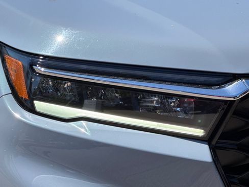 Used 2024 Honda Pilot Touring image 12