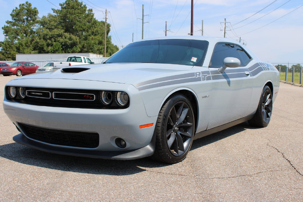 Used 2022 Dodge Challenger R/T w/ Performance Handling Group RWD image 2