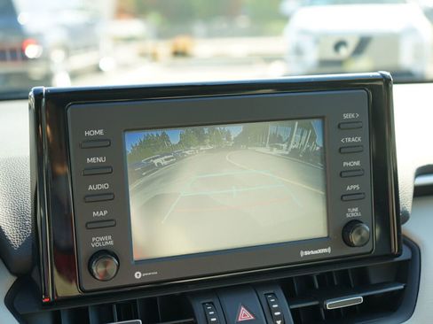 Used 2022 Toyota RAV4 XLE Premium image 21