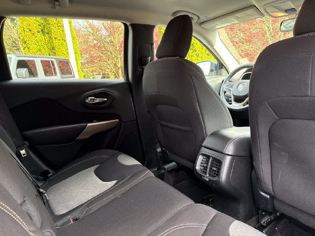 Used 2018 Jeep Cherokee Latitude AWD/4WD image 22