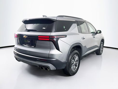 Used 2025 Chevrolet Traverse LT image 9